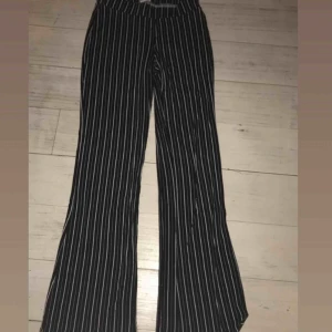  - Randiga byxor som inte kommer till användning längre⚡️( frakt= + 65kr)