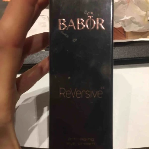  - Kräm , Oanvänd i förpackning . Ny pris 1050 kr 