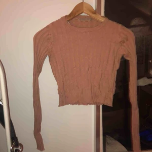  - Snygg magtröja från Bershka.