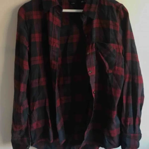  - Skjorta från Lager157, knappt använd ✨ Köpare står för frakt.