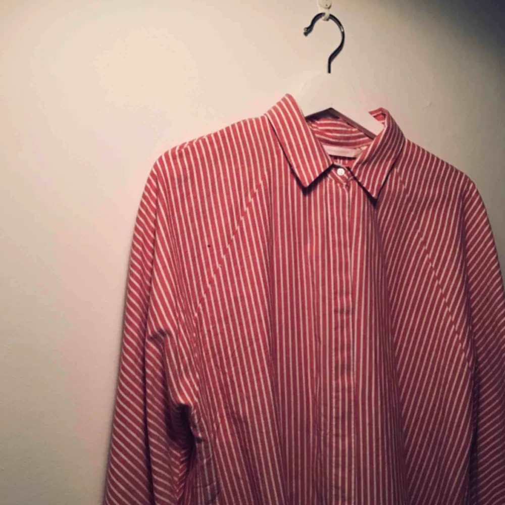 Vårfin oversize skjorta från Zara. I nyskick 🌸 frakt tillkommer på 20kr 🌸. Skjortor.