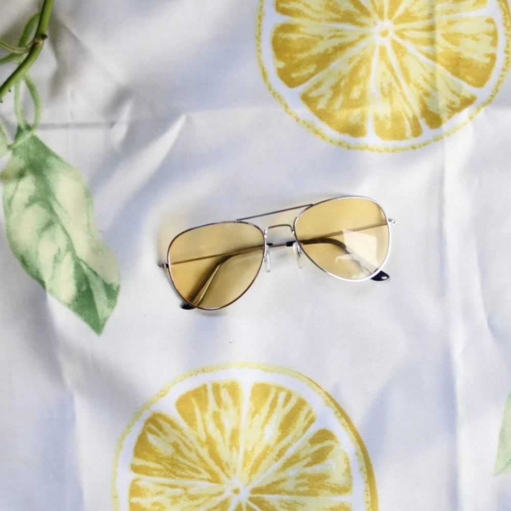 ✨Coola gula solglasögon i 🍋 30kr +36kr  frakt 🍋 Kolla gärna mina övriga annonser jag samfraktar gärna ✨. Accessoarer.