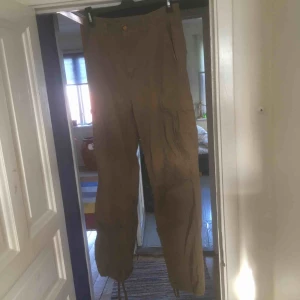  - Carhartt bruna cargobyxor, fri frakt