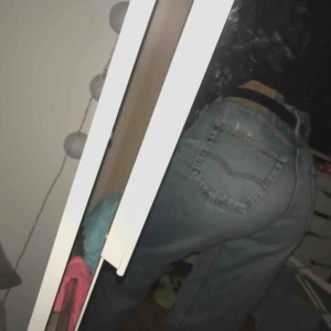  - Snygga jeans Storlek m men kan passa s med Nytt skick