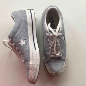  - Converse One Star Ox i ljusblå mocka. Använda en gång