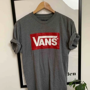  - T-shirt från Vans, knappt använd 