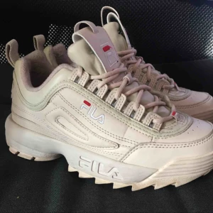  - Säljer dom här godingarna då dom är för något för små tyvärr. Använda men i mycket bra skick! Stl 36, men små i storleken. Kan mötas i Malmö eller skicka mot frakt 🌸