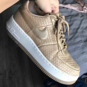  - Ritkigt balla Nike air force, bra skick. I princip nya. Väldigt unik dojja. 