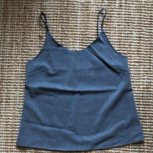  - Sitter bra på mig som har S. Använda fåtal gånger. 