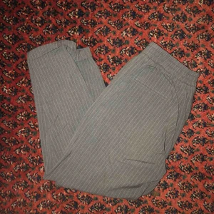  - Kostymbyxor från Pull & Bear! Sköna och mjuka. Kan mötas upp i centrala Sthlm eller skickas mot frakt.