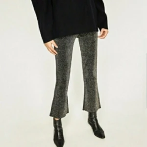  - Zara knit glitter pants. Sköna och stretchiga. Resor i midjan och dragkedja på sidan. Strl M