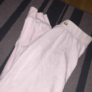  - Ett par sköna mjukis som är från gina, kan gå ner i pris vid snabb affär 