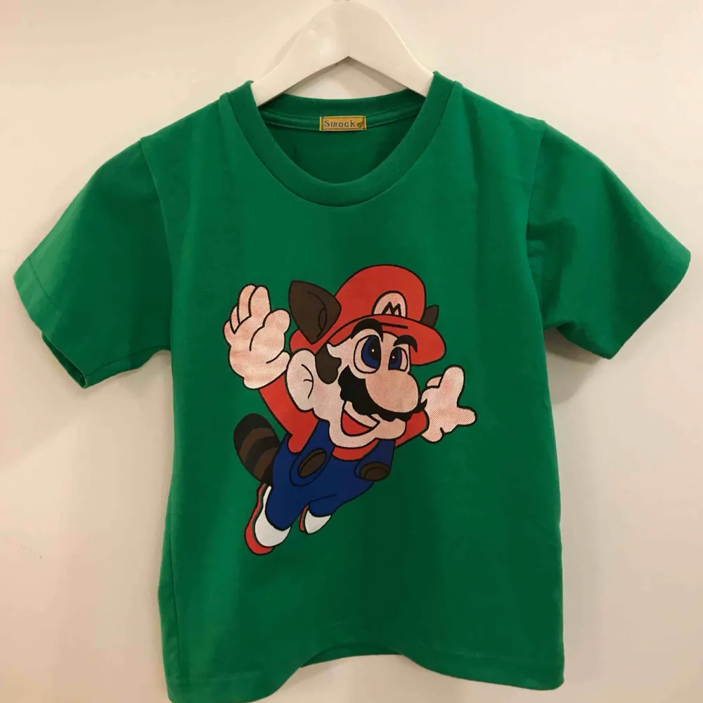 Barn T-shirt med Super Mario i storlek ca 116cl, passar barn 4-5 år (3-6år)... Frakt 9:- 29:- totalt. T-shirts.