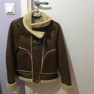  - Jacka i äkta mocka köpt på Zara. Väldigt varm och skön!