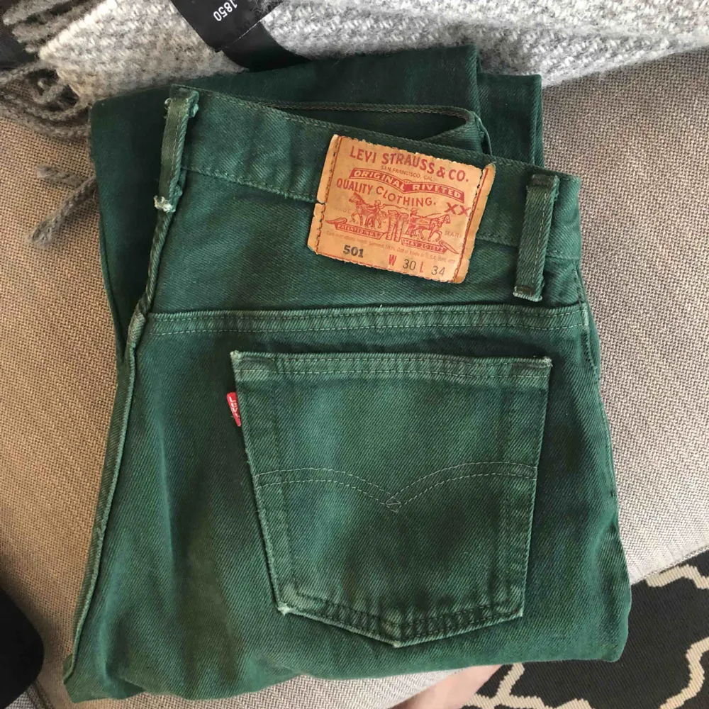 Vintage jeans från Levi’s. Passar en 26/27, avklippta längst ner :) . Jeans & Byxor.