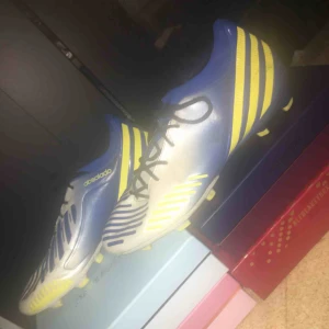  - Storlek 43 1/2. Säljes för 149 kr