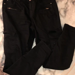 Cargobyxor - Nya cargo jeans, i super stretch. 