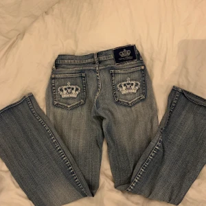 Jättefina Victoria Beckham jeans - Se mitt andra inlägg för att lägga ett bud💕.