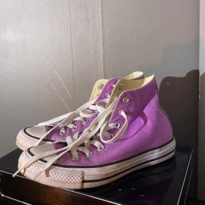 Converse - Lila converse! Sparsamt använda! Storlek 37.5! 