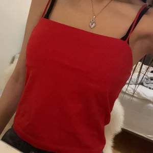 Rött linne från Gina Tricot i storlek S ❤️🌸