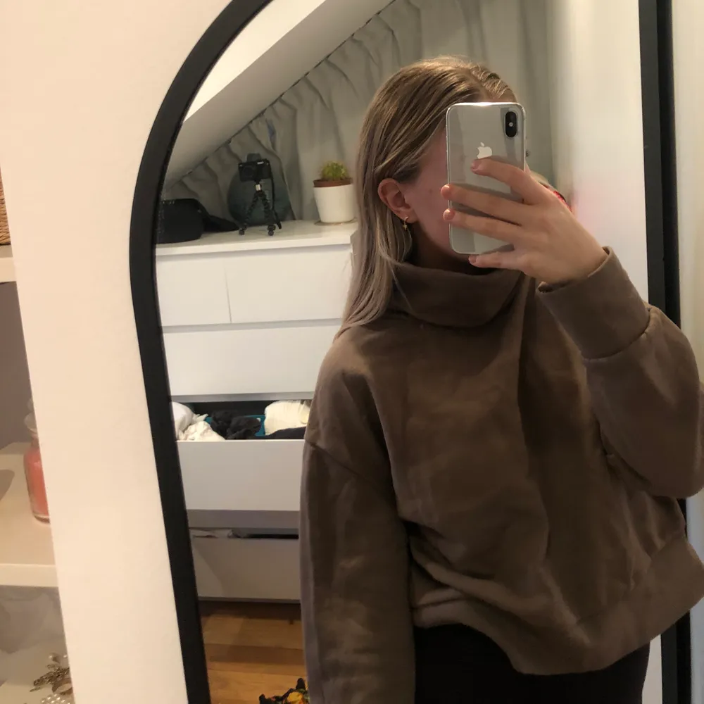 Mysig brun tröja från zara🤎🤎🤎. Tröjor & Koftor.