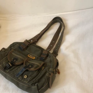 Teng long axelremsväska  - Vintage liten väska, i hyfsat bra skick