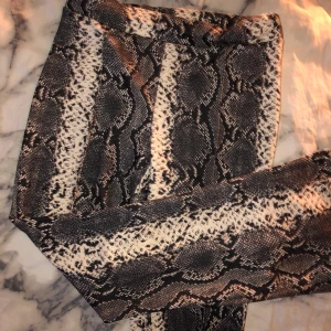 Byxor - Vida i benen. Oanvända.