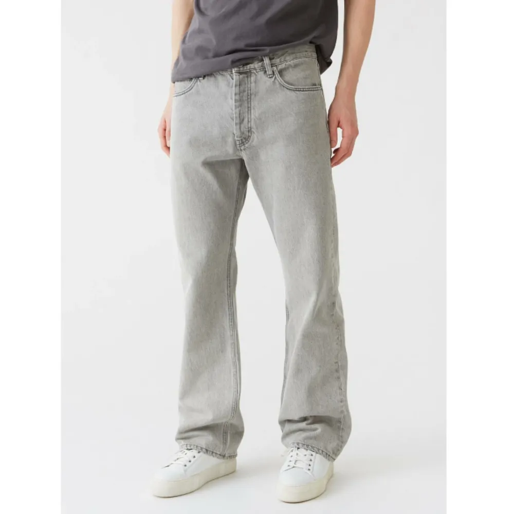 Oanvända Hope rush denim bleach grey i strl 33.                                    Slutsålda i alla storlekar, säljer pga fel storlek.. Jeans & Byxor.