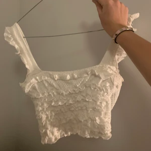 Trendig zara topp  - Bara använts ett par få tals gånger därför jag säljer den💓