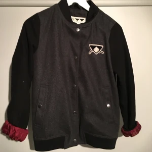  - Bomberjacka i filt från Junkyard.