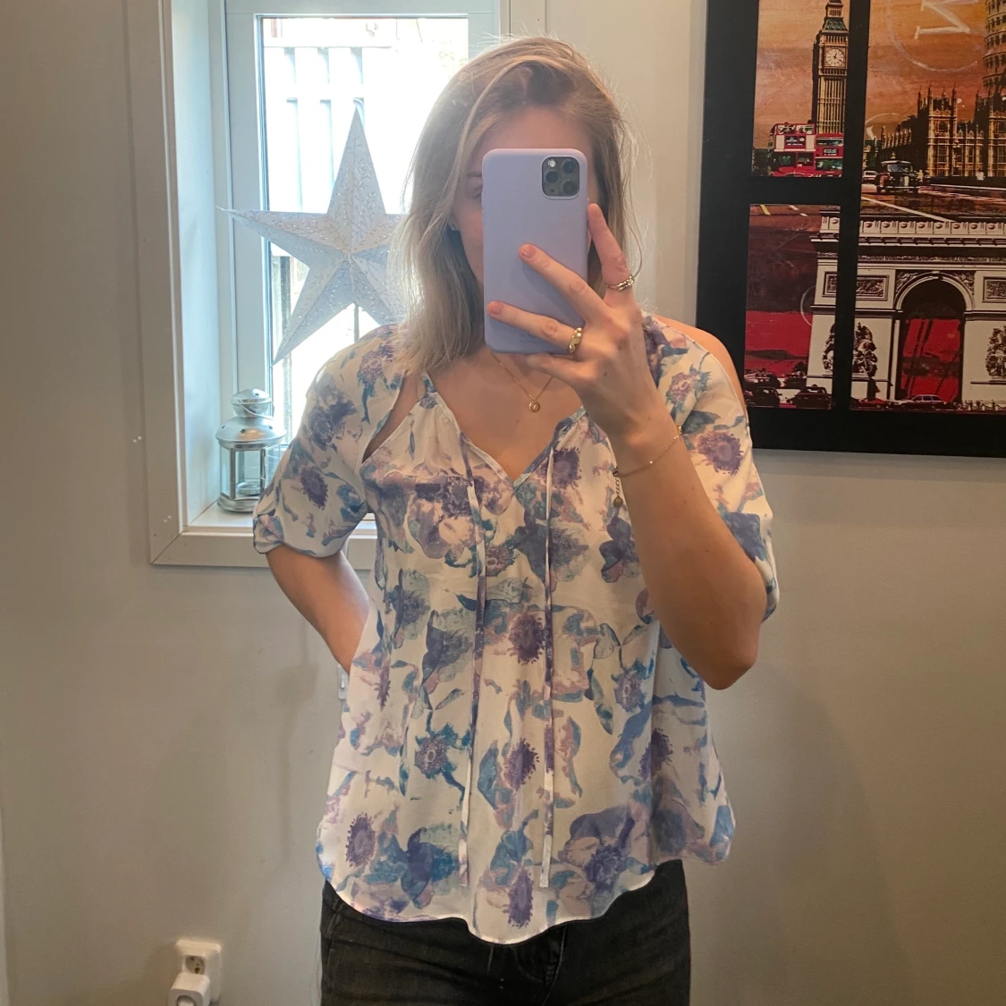 Blommig blus från Bikbok