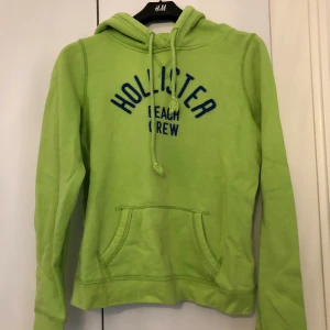 Hollister kofta  - Hollister kofta i fint skick, strl M men passar mer S