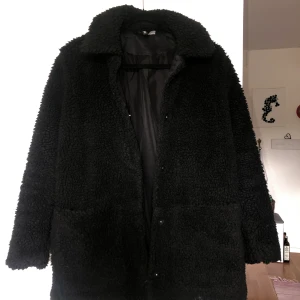 Teddyjacka - Söt teddyjacka i strlk S från hm. 150kr + frakt 🎀 betalning sker via swish