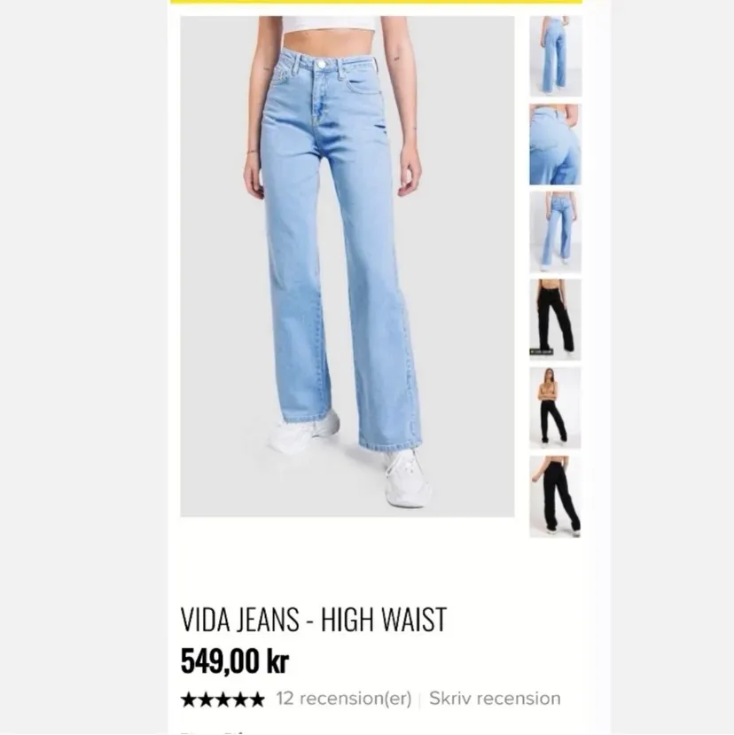 Säljer dessa jätte fina ljusblåa jeans från madlady pga förstora. Färger stämmer mest överens på 2 bilden.. Jeans & Byxor.