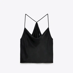 Zara topp  - Jättesnygg topp från Zara i storlek S, helt slutsåld! Toppen är ny och säljer pga jag köpte dubbelt! Buda från 100kr! 💗