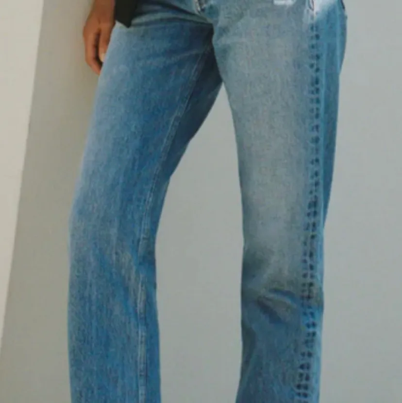 Ett par ganska nya zara jeans som jag tror är slutsålda nu, köpta för 360 kr!. Jeans & Byxor.