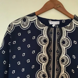 Skön sommarklänning - Otroligt skön och fin sommarklänning från WAREHOUSE, passar storlek 38 ☺️