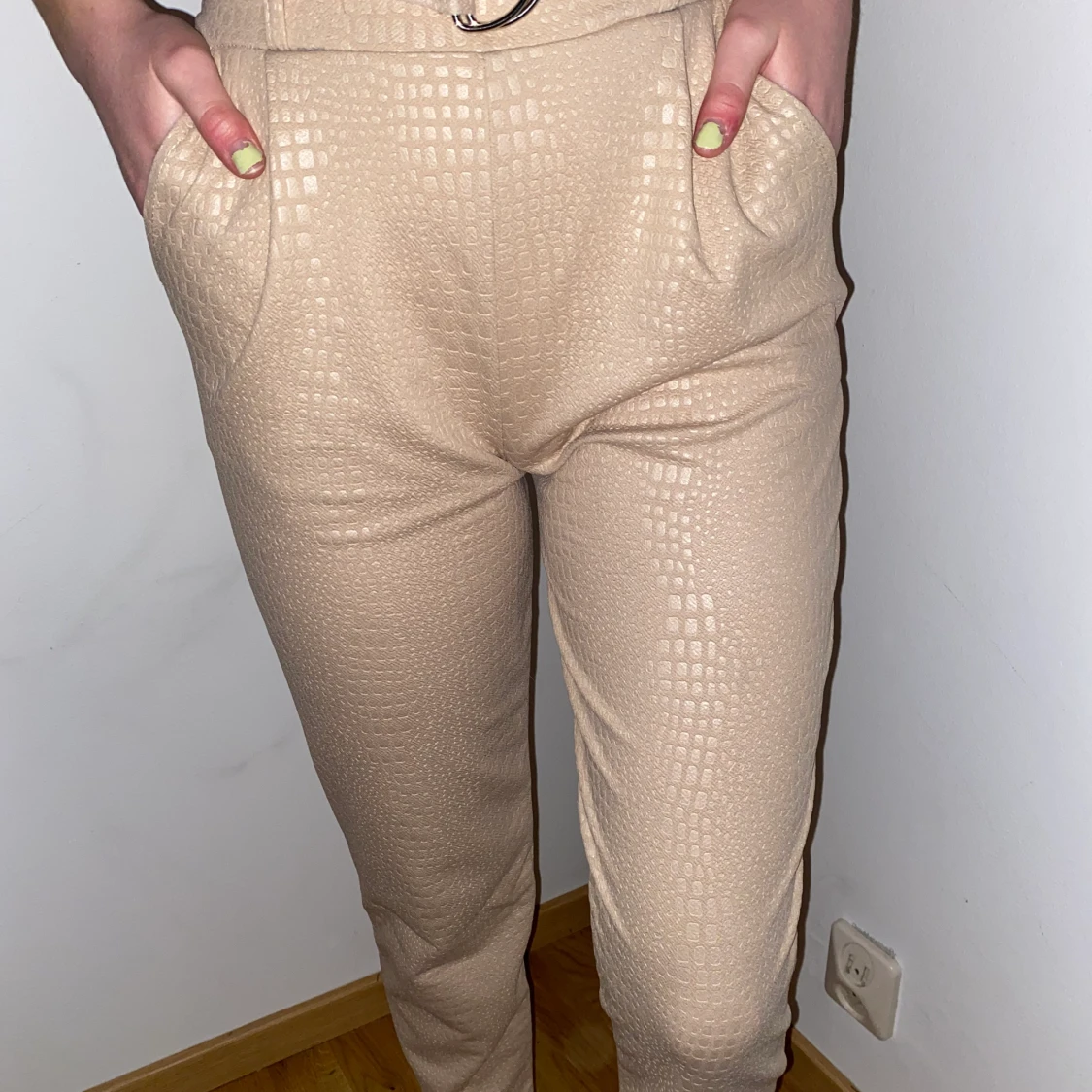 Snygga kostymliknande byxor - 90