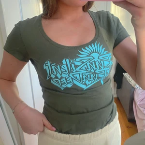 Vintage t-shirt  - Säljer denna vintage t-shirt från Peak Performance. Köpt under 90-talet och går därför inte att få tag på längre. Hör av dig om du har några funderingar 🧚🏻🧚🏻