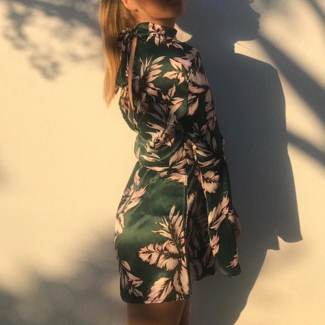 Mönstrad silkesklänning