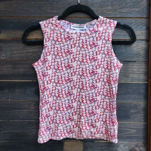 Vintage topp - Vintage topp med coolt mönster. Bra skick. Frakt ingår.