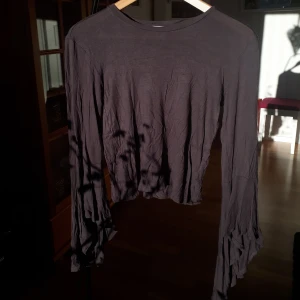 Tröja från zara - Tröja med utsvängda armar i ett tunarre material.