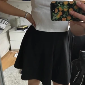 Volang kjol - Snygg kjol till sommaren med volang passar s