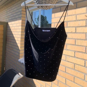 Linne i sammet från nakd  - Aldrig använt detta linne! Superfint, ingen ”diamant” fattas. 