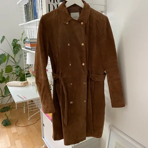 Äkta mockajacka  - Snygg Mockajacka i storlek XL ( men mer L i storleken) från Mango. I fint skick  