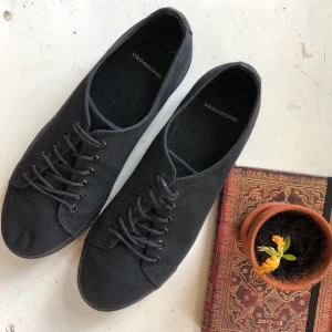 Vagabond Peggy strl 38 - Säljer mina Vagabond ”Peggy” då de faktiskt är för stora för mig 💔 Nypris 600 kr. Sparsamt använda pga fel storlek  Frakt tillkommer 