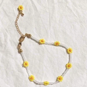 Handgjorda smycken  - Säljer jättefina handgjorda smycken. Kontakta mig för egen beställning🤎