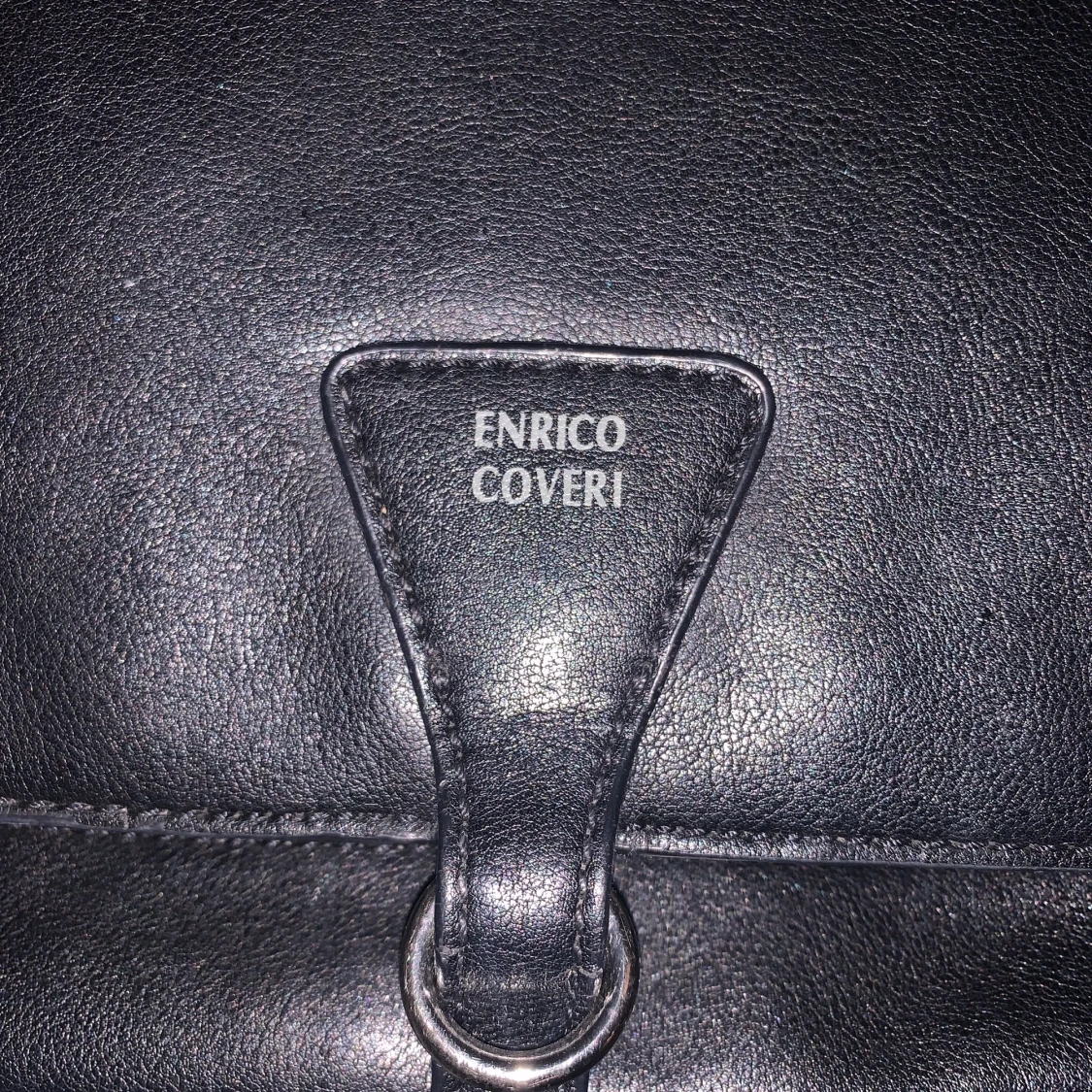 Svart väska i läder! - 91