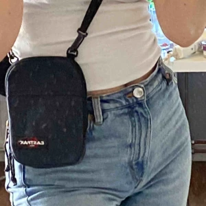  - As cool East pack i en fin mörkblå färg, säljer då den inte kommit till någon användning. 