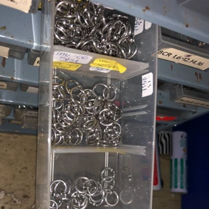 Piercing  - Fina piercingar från företaget Laboro. Kulor med olika färg på pärlan man kan köpa till. Hör av er vid köp och frågor.😊